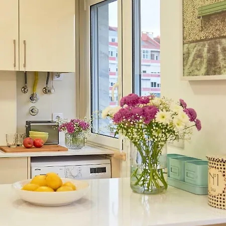Light With Amazing Balcony, By Timecooler Apartment Lissabon