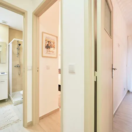 Light With Amazing Balcony, By Timecooler Apartman Lisboa