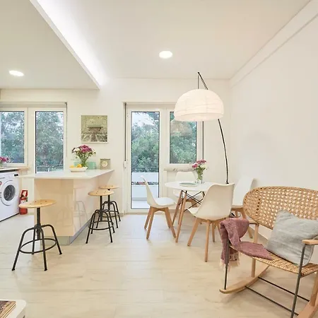 Light With Amazing Balcony, By Timecooler Apartmán *